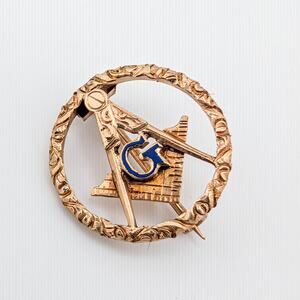 Antique 14K Gold Masonic Lapel Pin Hand Carved Details 2 Grams ~5/8"